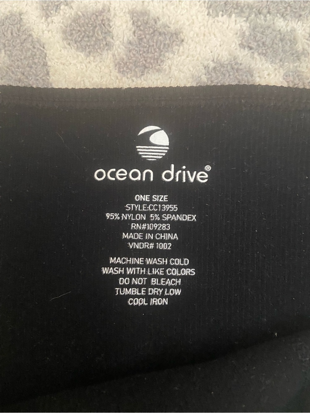 OCEAN DRIVE BLACK AND WHITE LAYERED HENLEY RANK TOP SIZE OS - Picture 5 of 8
